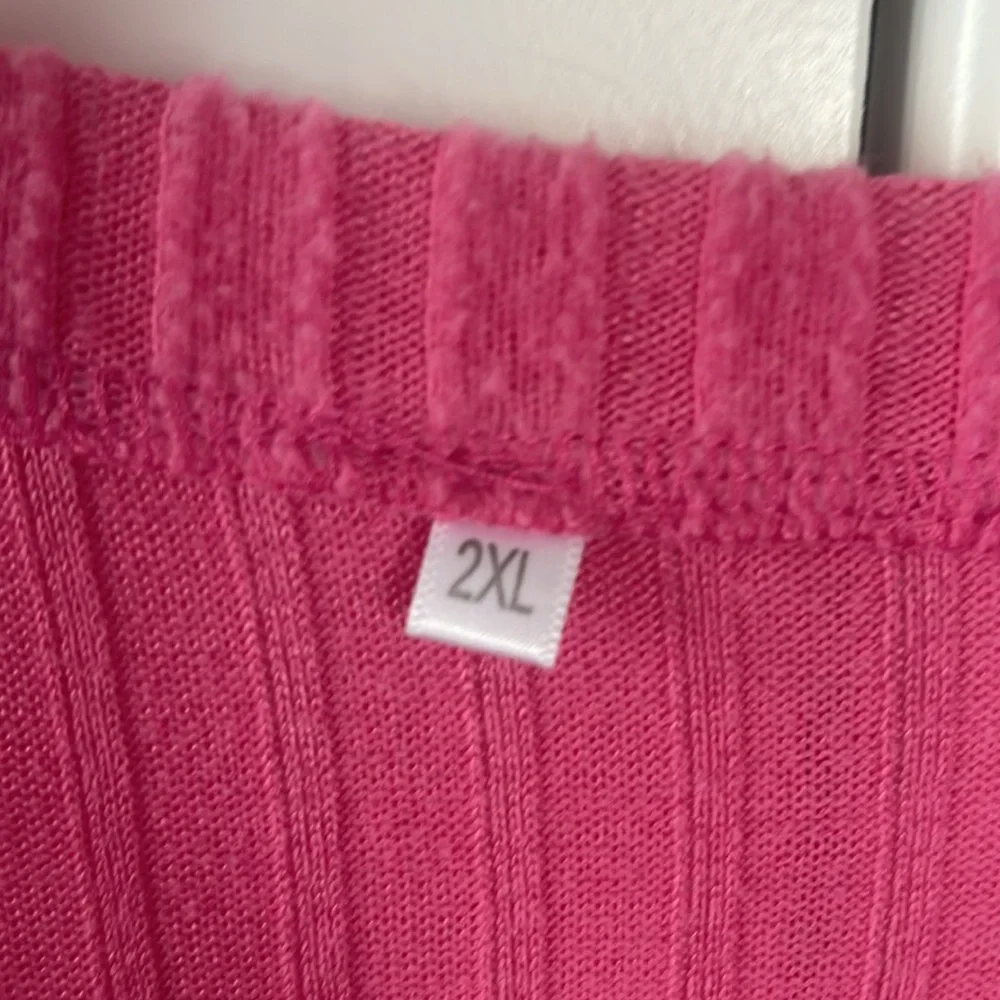 Pink Ribbed V-Neck Sweater - Picture 2 of 4
